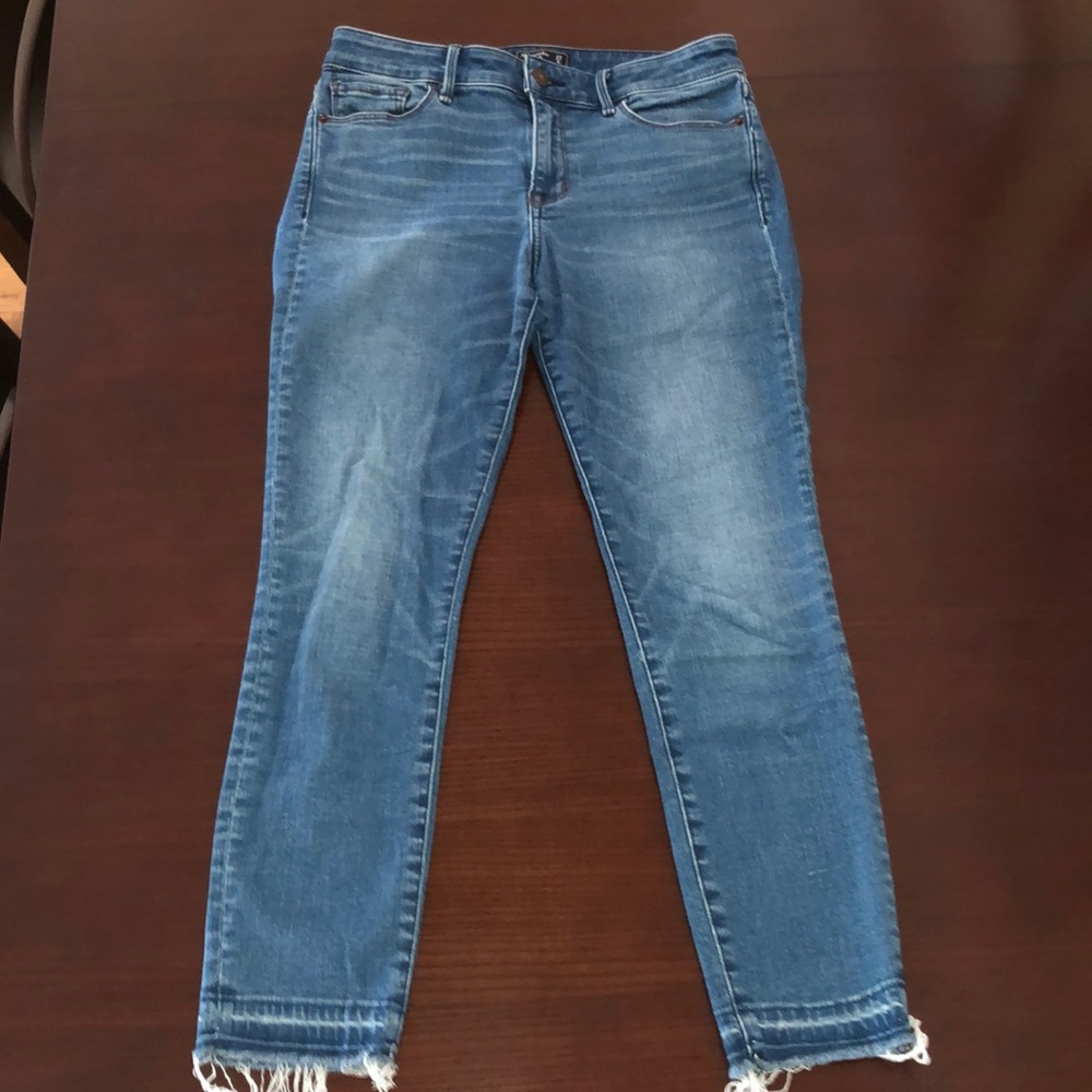 Abercrombie & Fitch Cropped Jeans